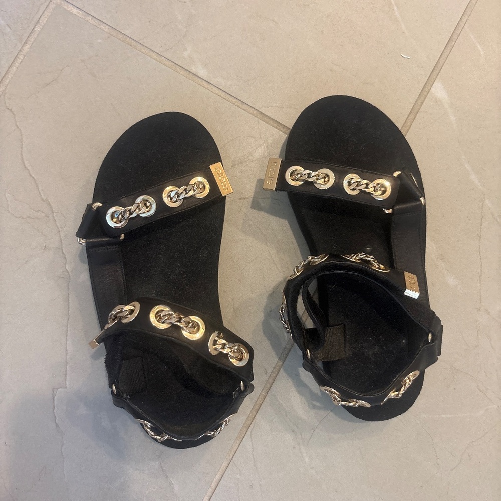 Shoes - Picture 2 of 4